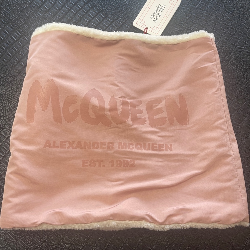 Alexander McQueen Graffiti LOGO Shearling Neck Warmer Scarf in Pink ONE SIZE